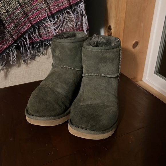 Olive green mini uggs - Picture 2 of 6